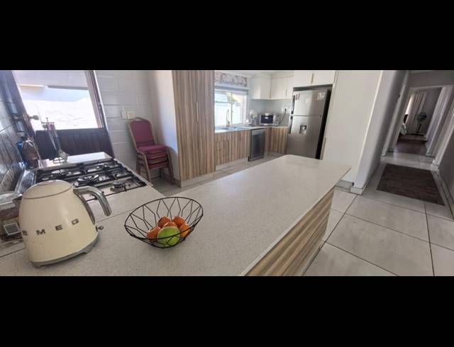 4 BEDROOM HOUSE FOR SALE IN SOPHIATOWN